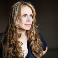 Mary Fahl photo